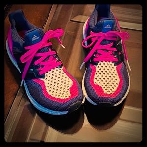 WOMEN'S ULTRABOOST RUNNING SHOES